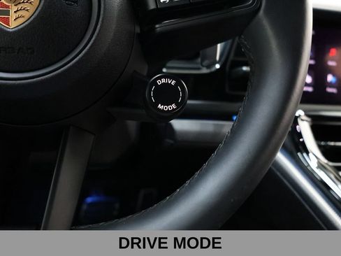 Used 2025 Porsche Panamera image 40