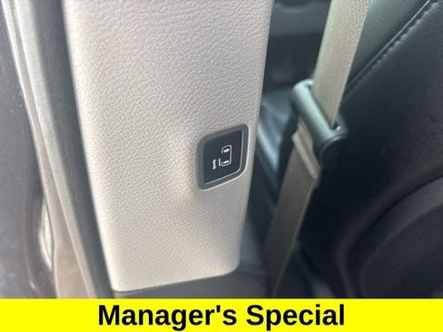 Used 2023 Chrysler Pacifica Touring-L FWD image 31