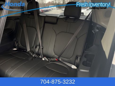 Used 2025 Honda Pilot Elite image 61