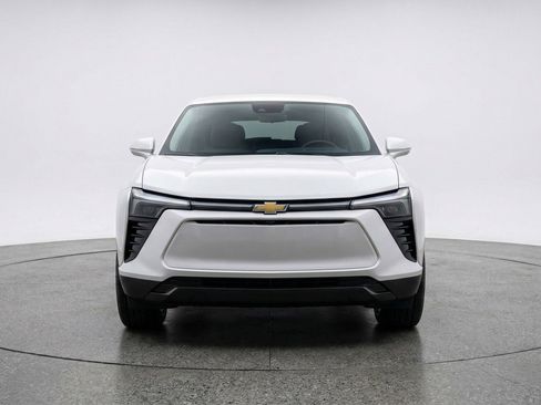 Used 2025 Chevrolet Blazer LT image 2