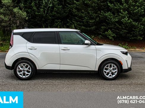 Used 2025 Kia Soul LX w/ LX Technology Package FWD image 9