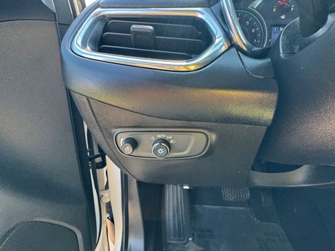 Used 2019 Chevrolet Equinox LT image 20