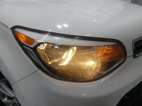 Used 2016 Kia Soul + image 14