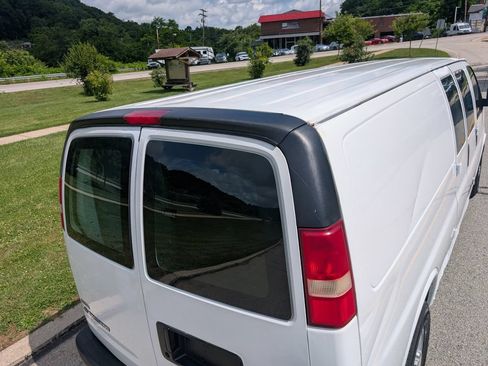 Used 2011 Chevrolet Express 3500 Extended RWD image 27