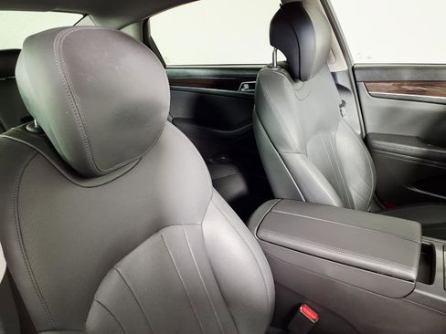 Used 2017 Genesis G80 3.8 RWD image 10