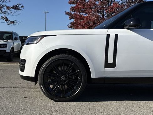 New 2025 Land Rover Range Rover SE image 9