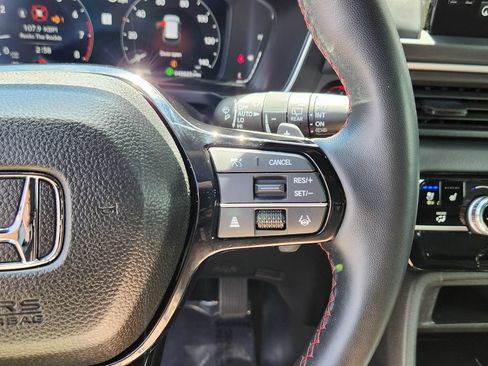 Used 2025 Honda Pilot Black Edition image 18