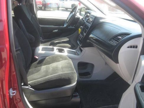 Used 2016 Dodge Grand Caravan SXT FWD image 18