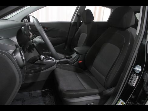 Certified 2023 Hyundai Kona SEL AWD/4WD image 5