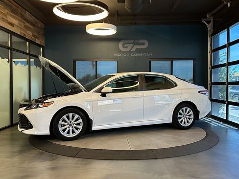 Used 2020 Toyota Camry LE AWD/4WD image 24