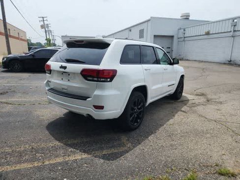 Certified 2018 Jeep Grand Cherokee Altitude AWD/4WD image 16