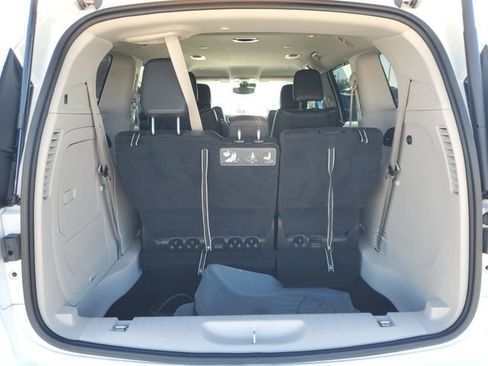 Used 2021 Chrysler Pacifica Touring-L w/ Uconnect Theater Family Group image 9