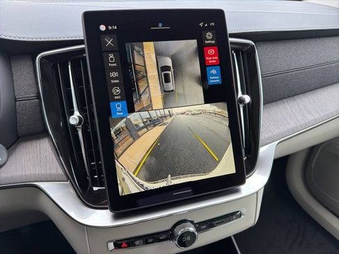 New 2026 Volvo XC90 B6 Ultra image 16