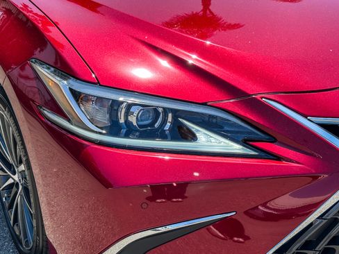 Used 2025 Lexus ES 300h w/ Premium Package FWD image 4