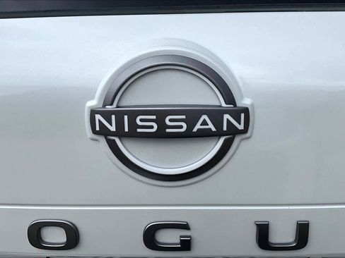 New 2026 Nissan Rogue Platinum image 8