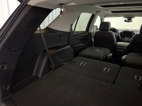 Used 2021 Chevrolet Traverse LT w/ LT Premium Package AWD/4WD image 17