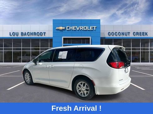 Used 2023 Chrysler Voyager LX image 6