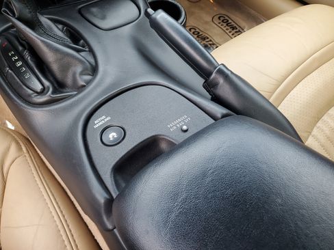 Used 2004 Chevrolet Corvette Coupe image 23