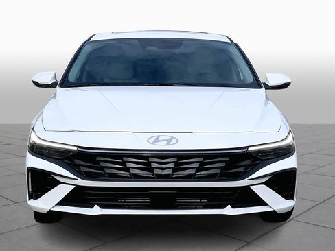 Certified 2025 Hyundai Elantra Limited image 3