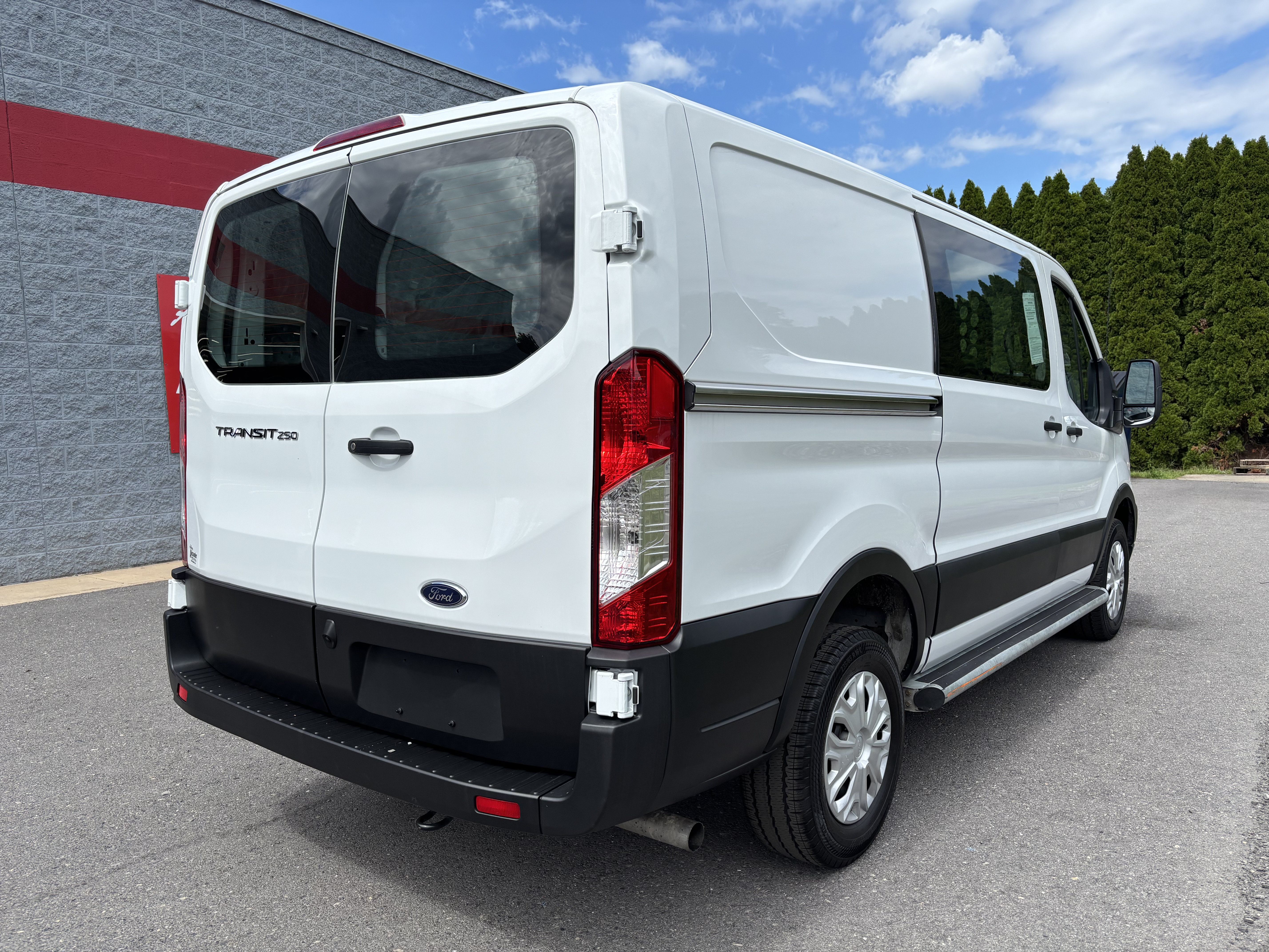 Used 2025 Ford Transit 250 Low Roof w/ Exterior Upgrade Package RWD image 3