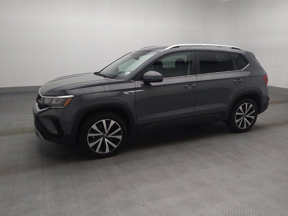 Used 2023 Volkswagen Taos SE FWD image 2