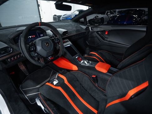 Used 2022 Lamborghini Huracan STO RWD image 18