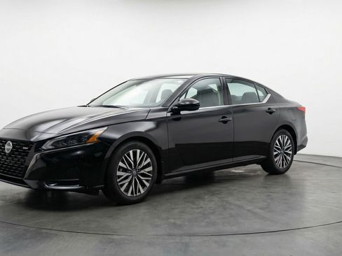 Used 2025 Nissan Altima 2.5 SV image 3