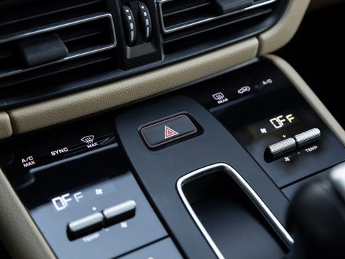 Certified 2023 Porsche Macan AWD/4WD image 25