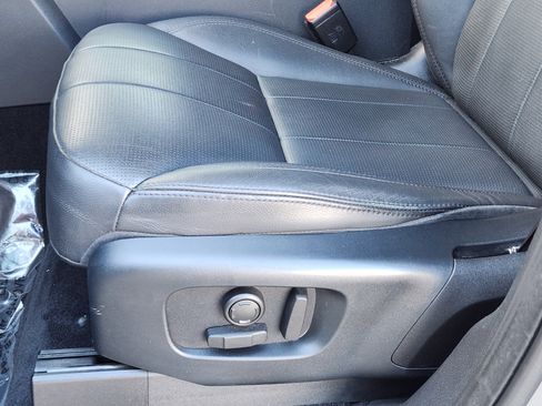 Used 2019 Land Rover Discovery SE image 23