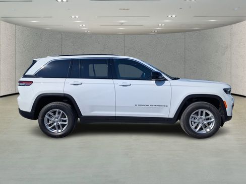New 2026 Jeep Grand Cherokee Laredo X image 3