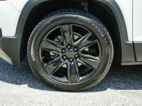 Used 2018 GMC Acadia SLT AWD/4WD image 9