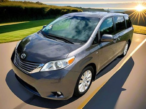 Used 2017 Toyota Sienna XLE AWD/4WD image 1