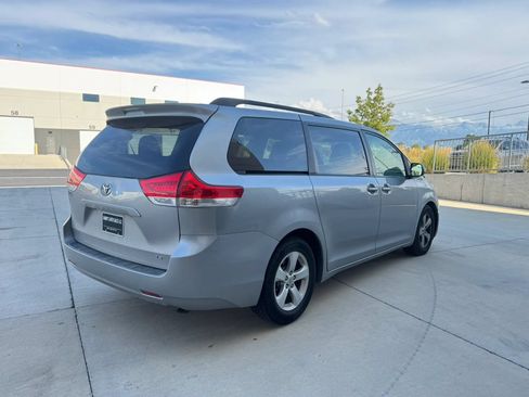 Used 2014 Toyota Sienna LE FWD image 5