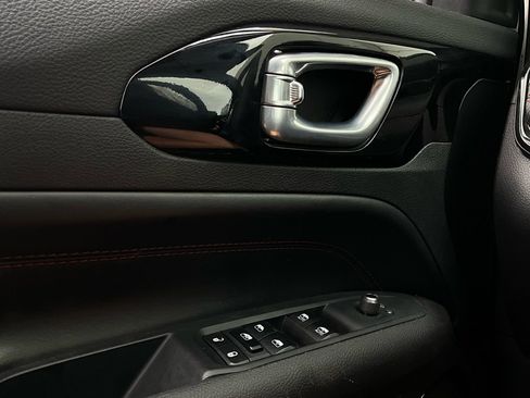 Used 2025 Jeep Compass Trailhawk w/ Trailer Tow Group image 20