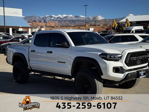 Used 2023 Toyota Tacoma TRD Off-Road image 3