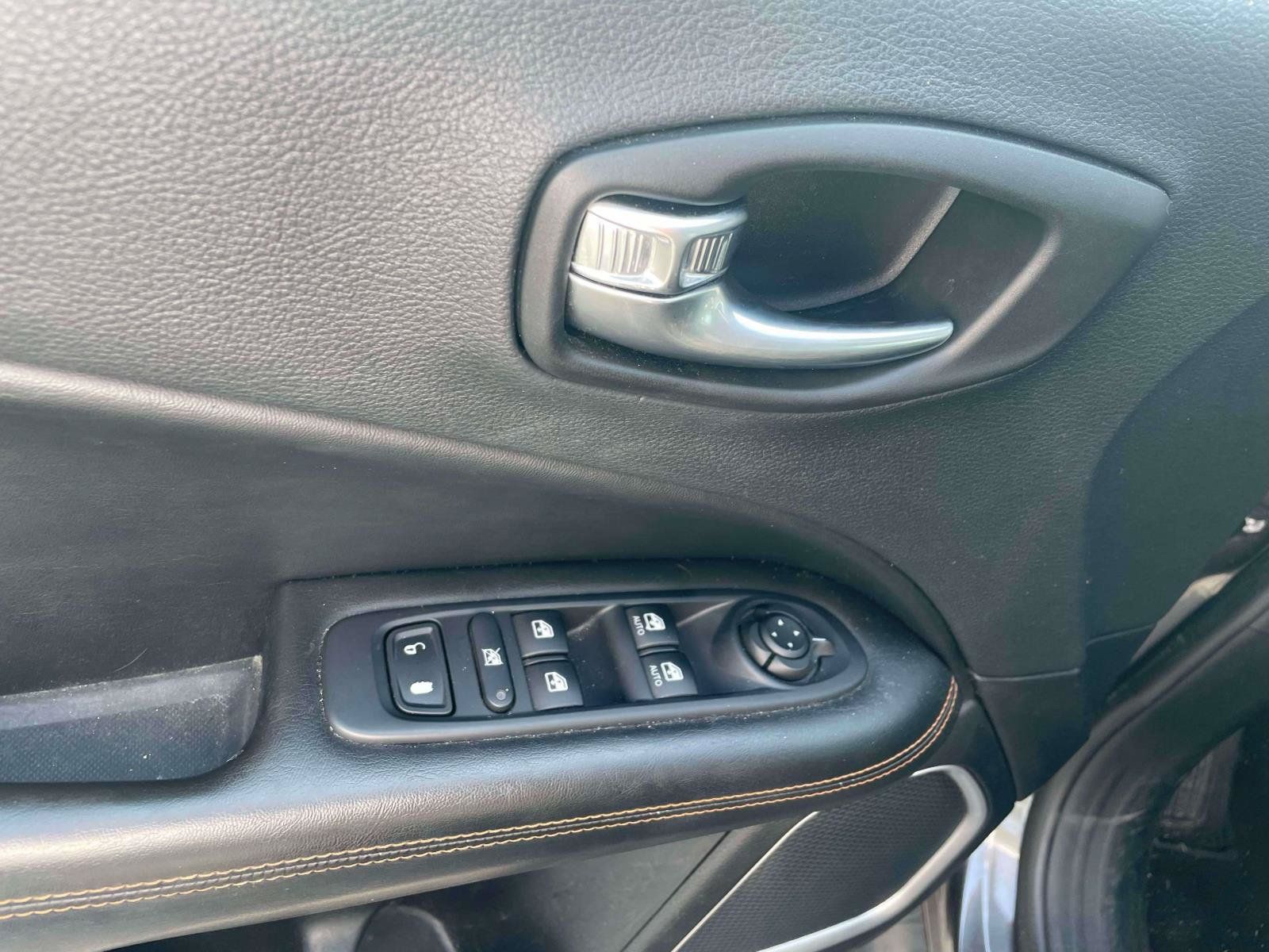 Used 2019 Jeep Compass Limited FWD image 12