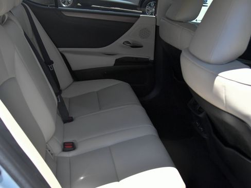 Used 2023 Lexus ES 300h w/ Premium Package FWD image 47