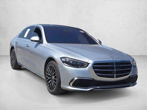 Used 2021 Mercedes-Benz S 580 4MATIC Sedan image 3