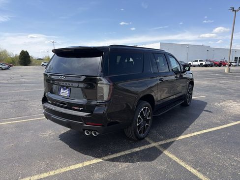 New 2026 Chevrolet Suburban RST w/ RST Capability Package AWD/4WD image 5