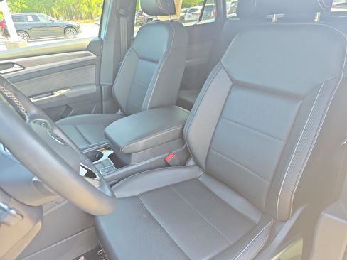 Used 2023 Volkswagen Atlas Cross Sport SE w/ Panoramic Sunroof Package FWD image 16