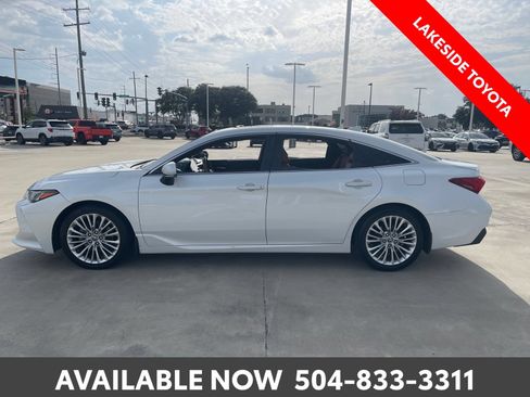 Used 2020 Toyota Avalon Limited FWD image 2