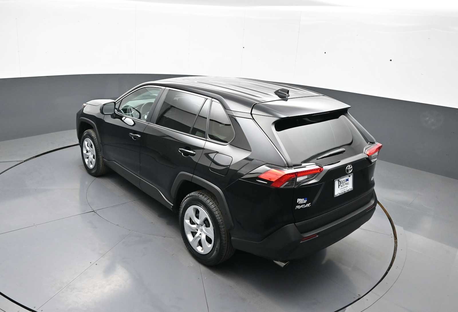 Used 2025 Toyota RAV4 LE FWD image 37