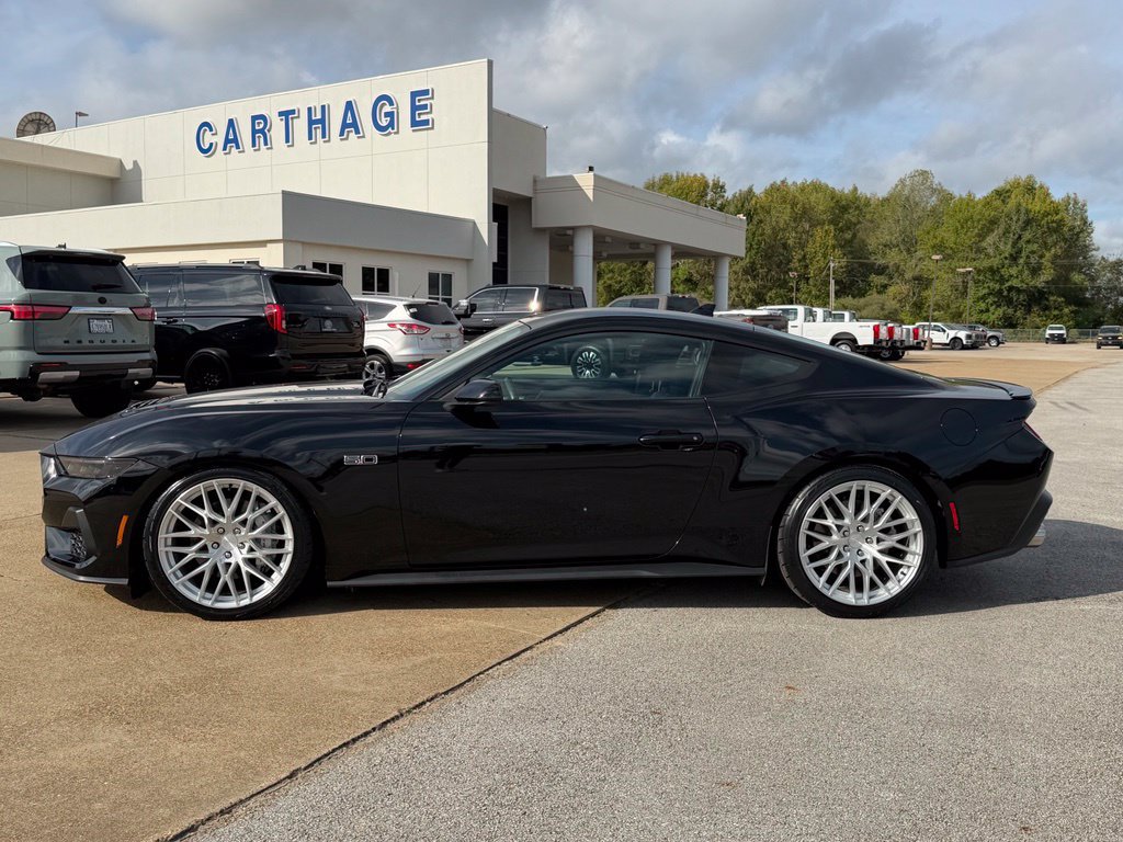 Used 2025 Ford Mustang GT RWD image 4