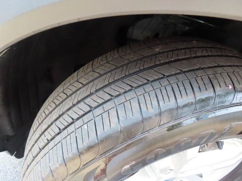 Used 2020 Ford Explorer XLT RWD image 14