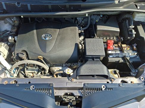 Used 2019 Toyota Sienna L image 28