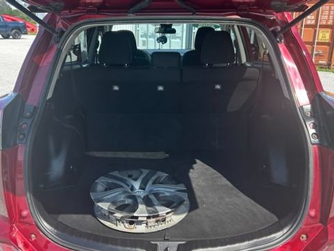 Used 2018 Toyota RAV4 LE AWD/4WD image 36