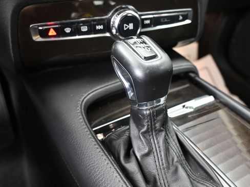 Used 2018 Volvo XC90 T6 Momentum w/ Convenience Package image 14