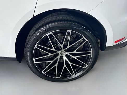 Certified 2026 Porsche Macan image 32