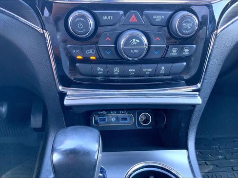 Used 2020 Jeep Grand Cherokee Limited AWD/4WD image 29