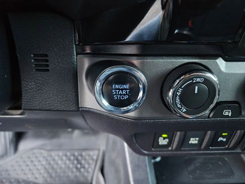 Used 2018 Toyota Tacoma TRD Off-Road w/ Technology Package image 21